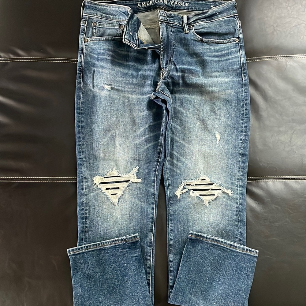 American eagle jeans. Slim rip style on front